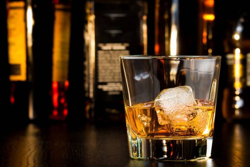 Es solo que alguien bebe demasiado: el mundo se está quedando sin existencias de whisky irlandés