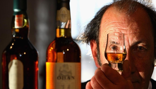 Es solo que alguien bebe demasiado: el mundo se está quedando sin existencias de whisky irlandés