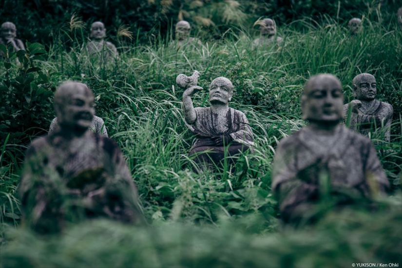 Espeluznante pueblo japonés donde solo viven estatuas