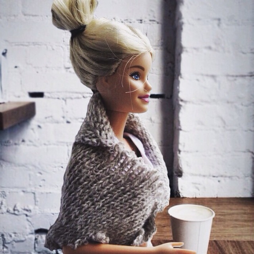 Esta Barbie hipster parodia ingeniosamente las fotos de la juventud moderna