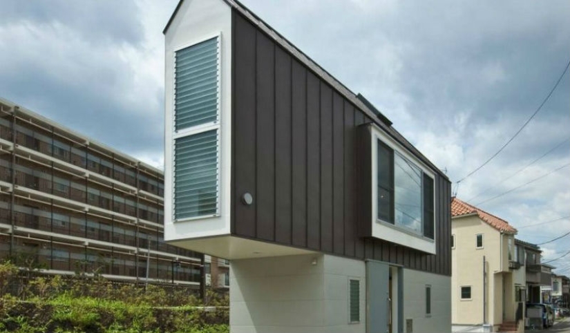 Esta casa en Japón solo se ve pequeña y estrecha desde el exterior