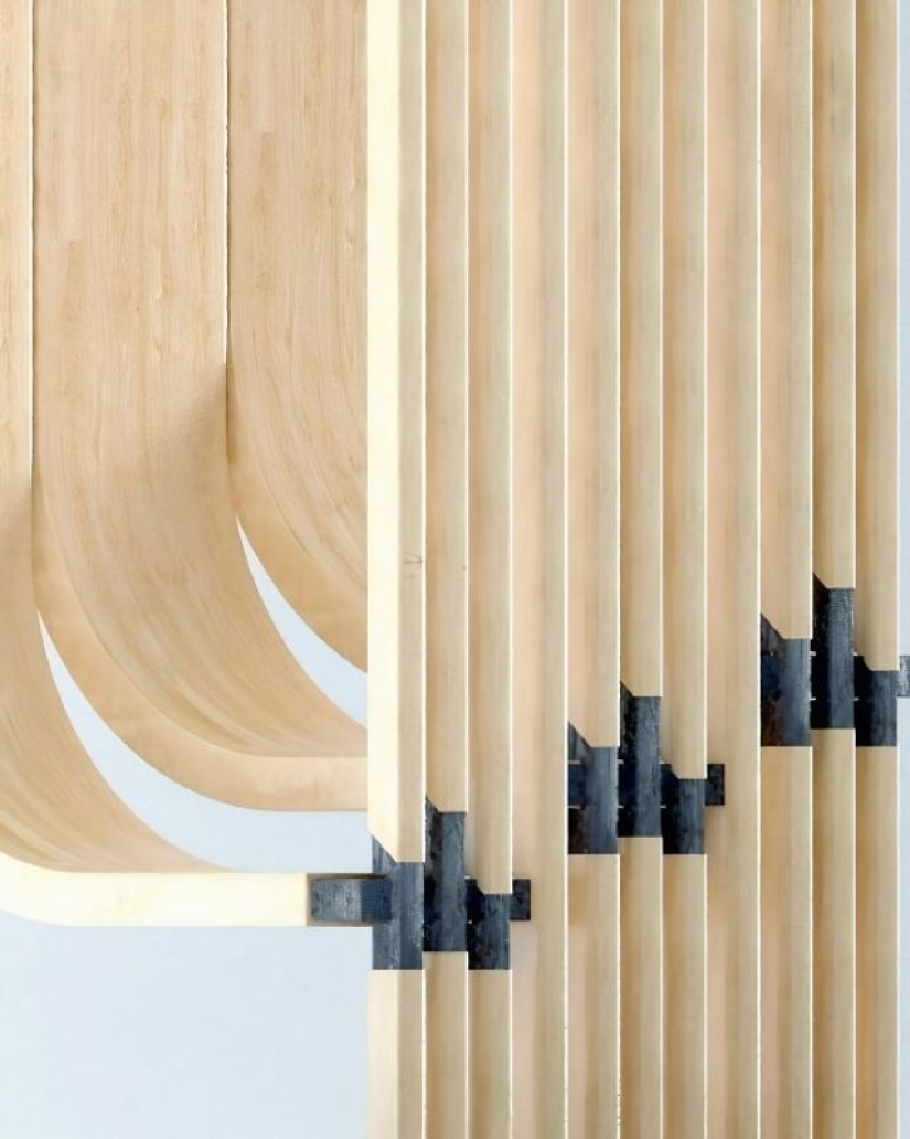 Esta escalera minimalista se asemeja a un hilo de ADN