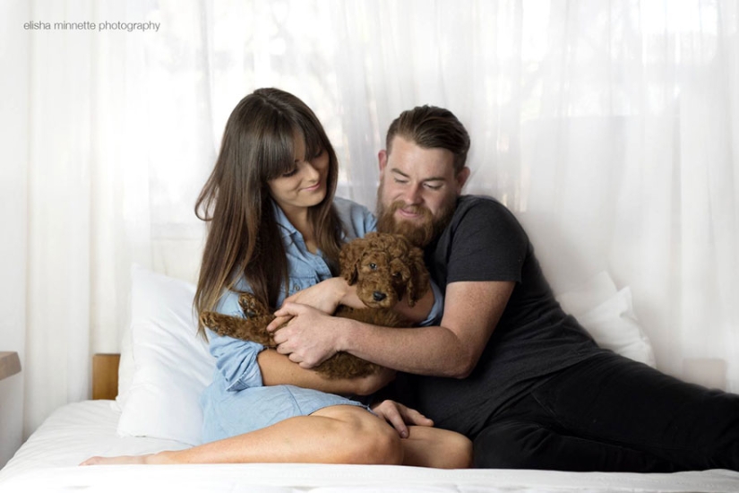 Esta pareja se cansó de que le preguntaran por los niños y organizó una "sesión de fotos de recién nacidos" para su perro