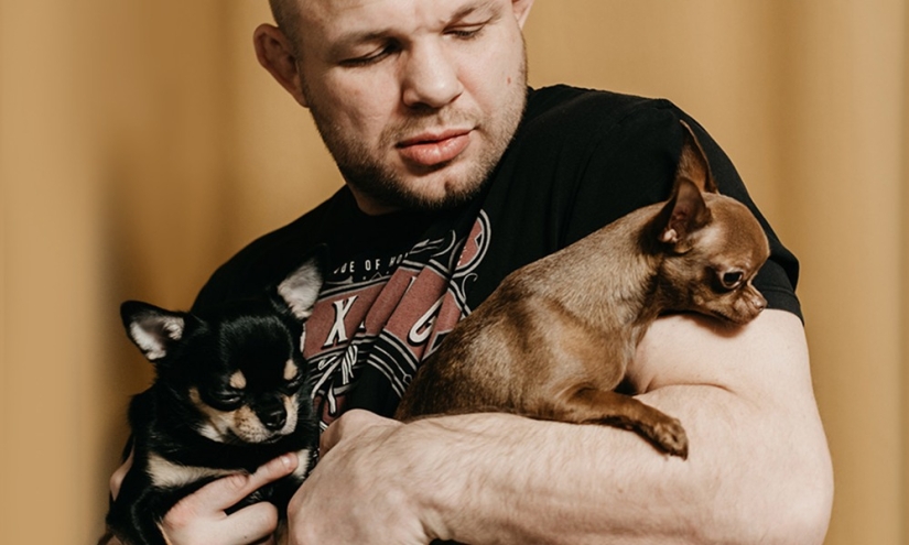 Estudio: a las mujeres les gustan los hombres con perros pequeños en brazos