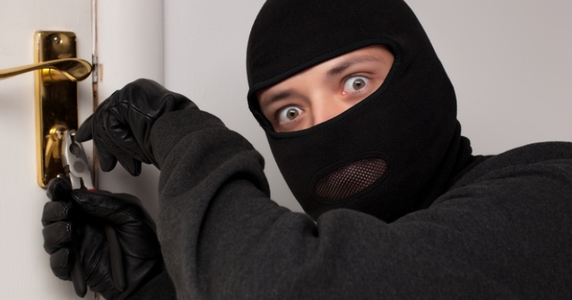 Etiquetas de ladrones: cómo saber que su apartamento está interesado en ladrones