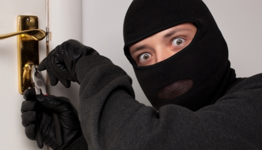 Etiquetas de ladrones: cómo saber que su apartamento está interesado en ladrones