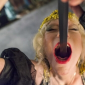 Everyday life of the sword swallower Natasha