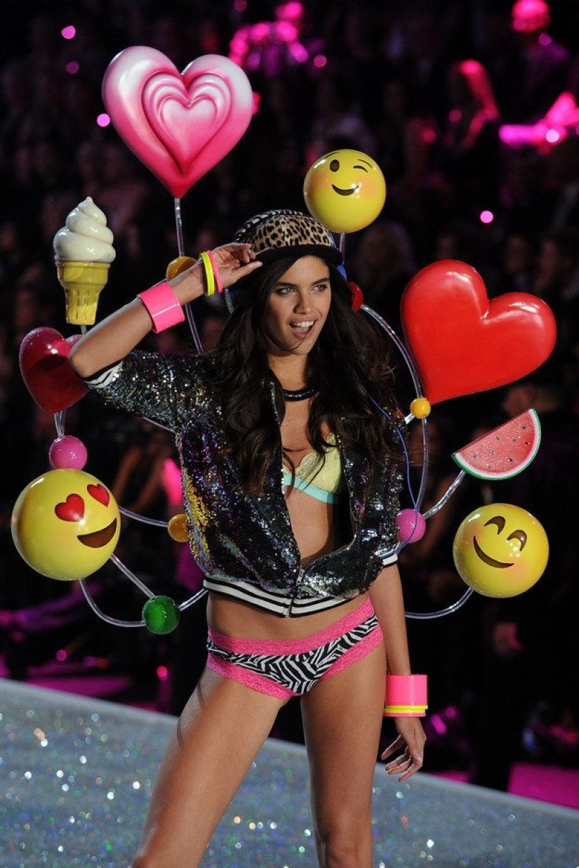 Evolution of the Victoria's Secret show over the past 20 years