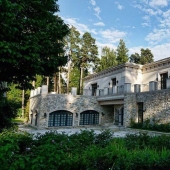 Expensive and very angry: a house for sale on Rublevka for 3 billion rubles