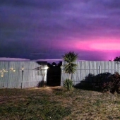 ¿Extraterrestres o química? Por qué apareció un "portal" rosa brillante sobre Australia