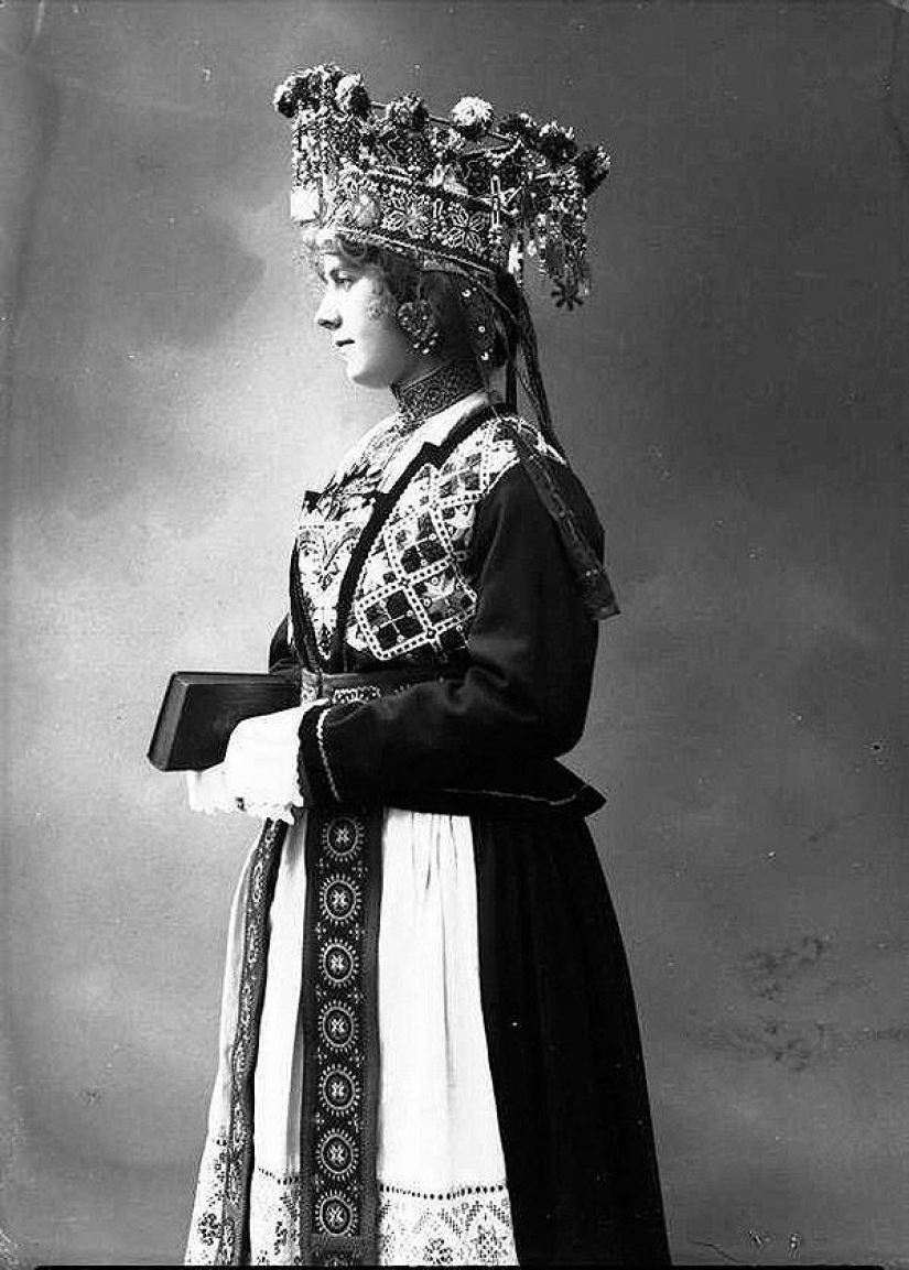 Fabulosos atuendos de novias noruegas de las décadas de 1870 y 1920
