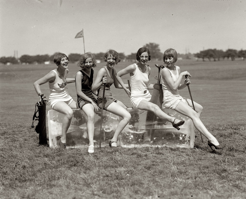 Faldas cortas, rubor en las rodillas, labios con lazo: qué eran las flappers, jóvenes rebeldes de los "rugientes años 20"