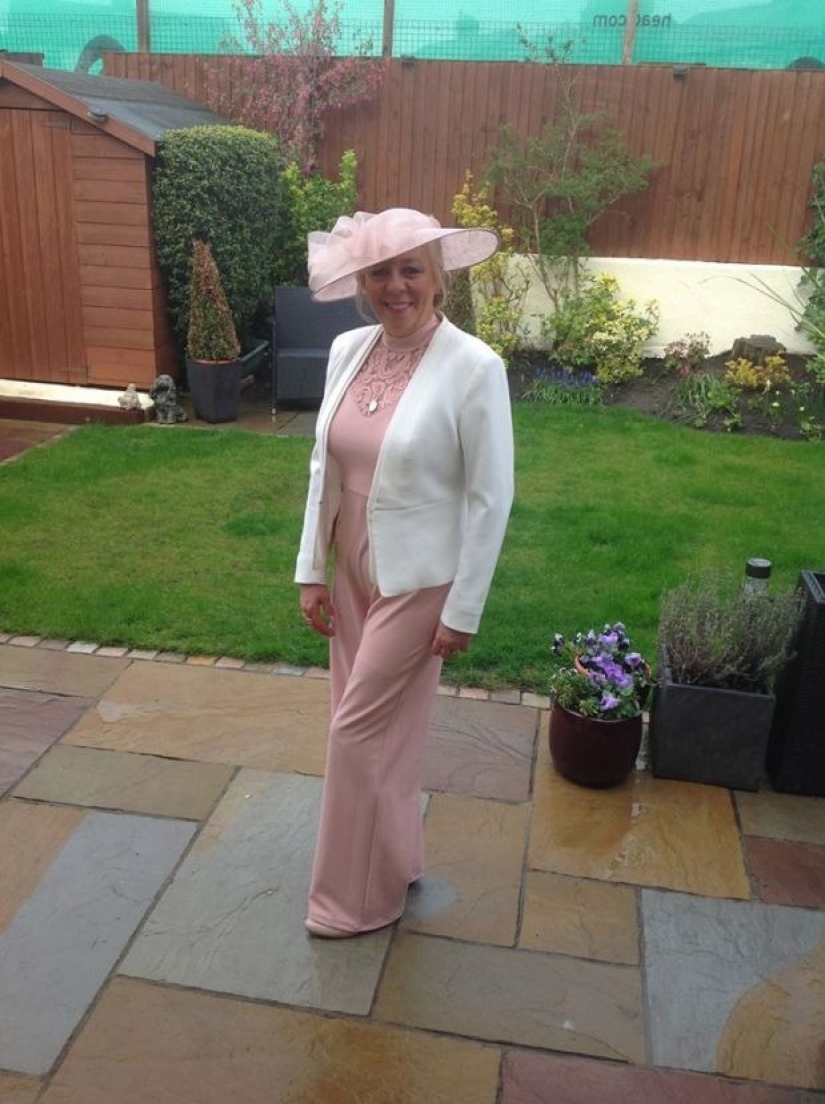 Fans of horse racing publish photos in the best outfits and hats, celebrating the Day of the Lady in self-isolation