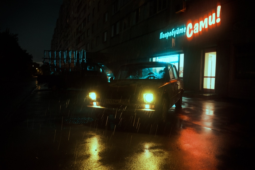 Fantasía cyberpunk de neón: las afueras de Moscú como nunca las has visto