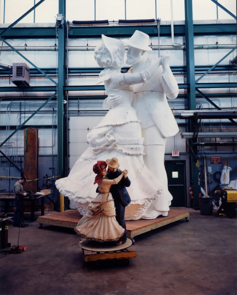 Fantastic monumental sculptures by Seward Johnson