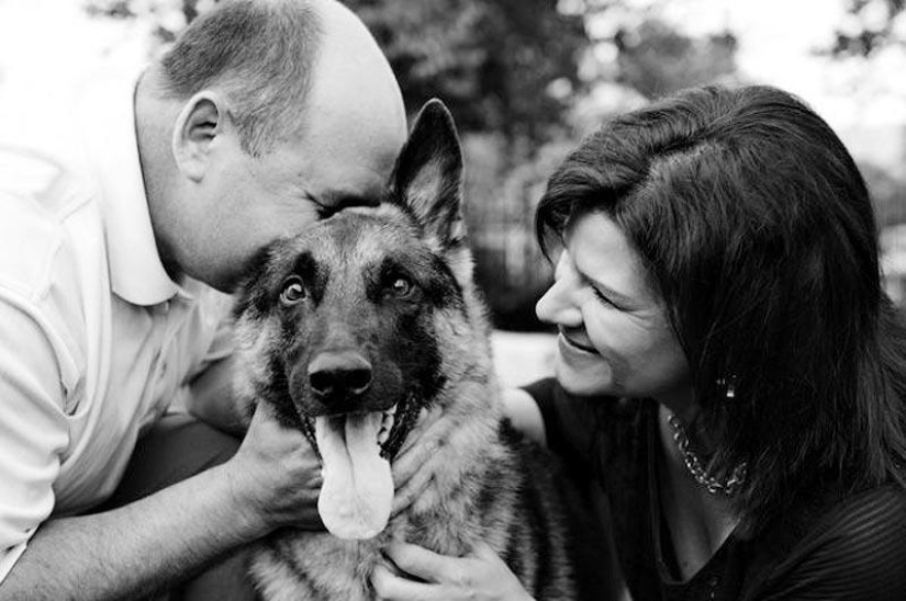 Farewell forever: the photographer captures the last moment of love between the owner and the dog before euthanasia