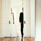 Father and daughter recreated wedding photos to say goodbye to wife and mother