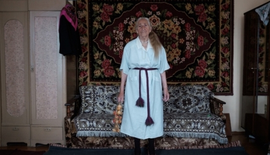 Fe y moda: atuendos elegantes de una abuela de 91 años de Bielorrusia