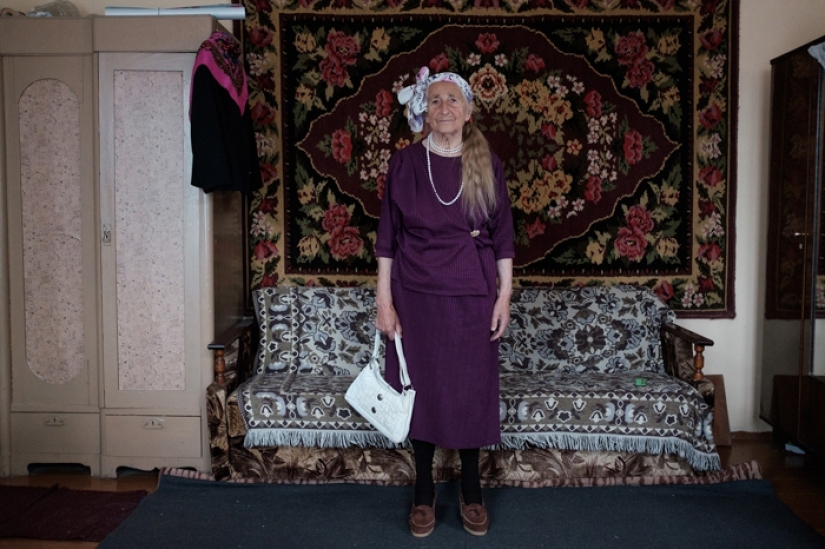 Fe y moda: atuendos elegantes de una abuela de 91 años de Bielorrusia