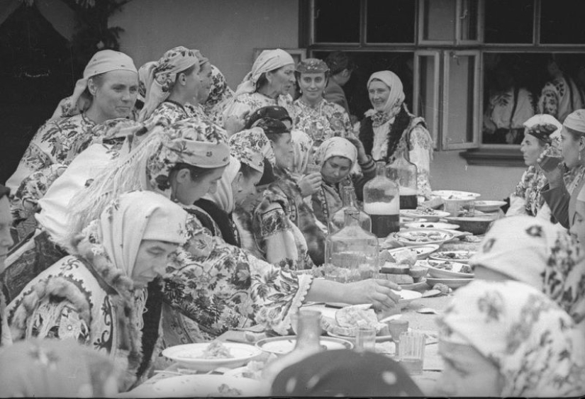 Features of a Soviet-style wedding celebration