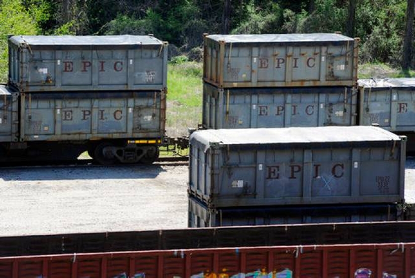 Fetid train: cars with feces have been standing in an American town for two months
