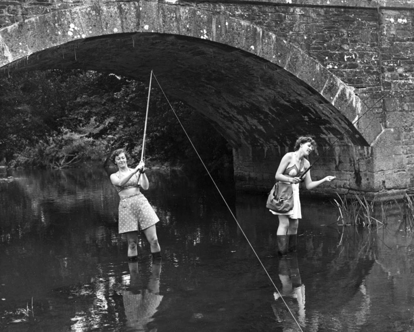 Fisherwomen in old photos