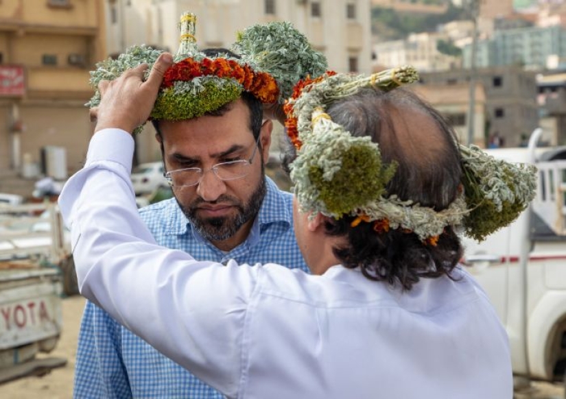 Flowers are not just for girls, or Why real Arabs wear wreaths