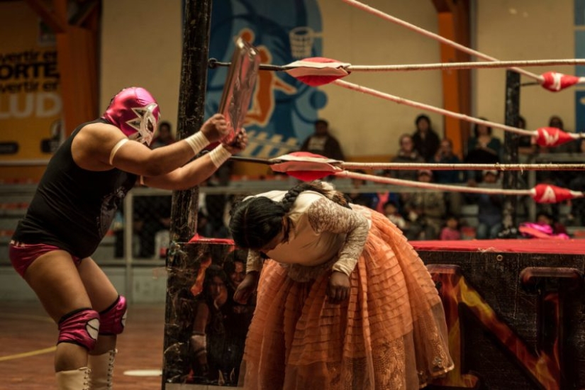 Flying cholitas: how are women fighting in Bolivia