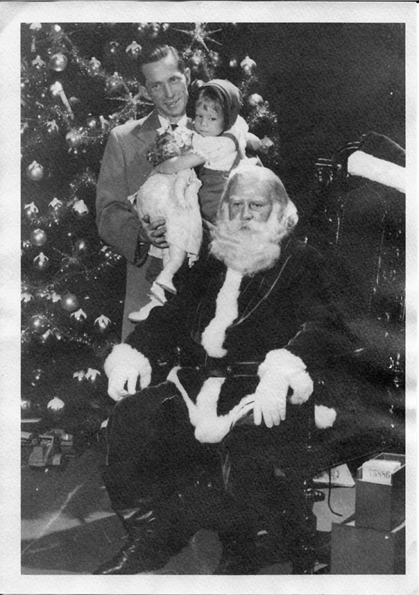 Fotos con Papá Noel del pasado que asustarán a este hombre con barba de algodón
