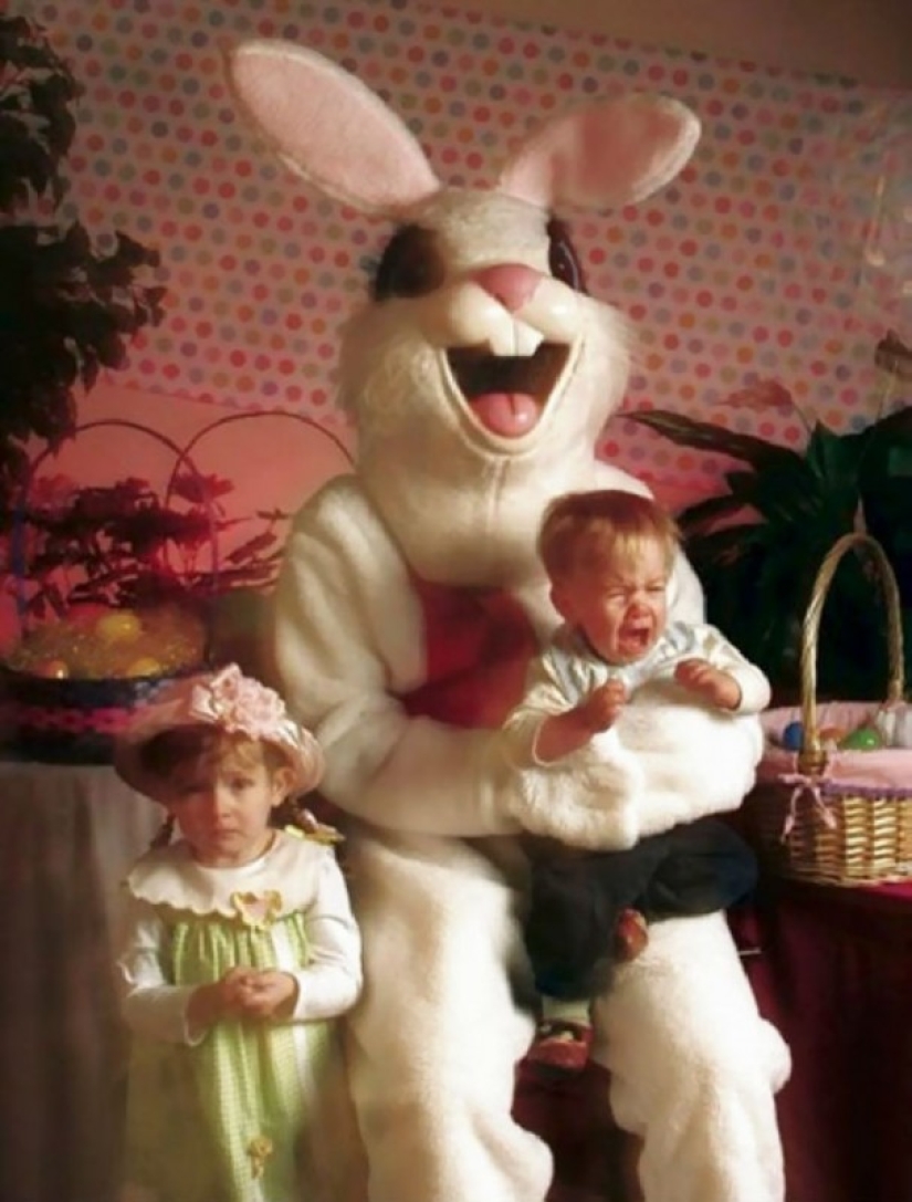 Fotos de niños viejos con conejitos de Pascua que ponen los pelos de punta