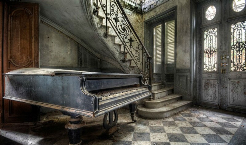Fragments of old France: abandoned buildings of incredible beauty