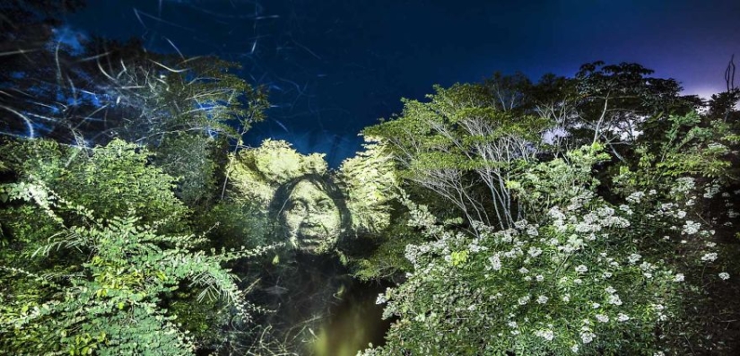 French artist paints with light in the Amazon jungle