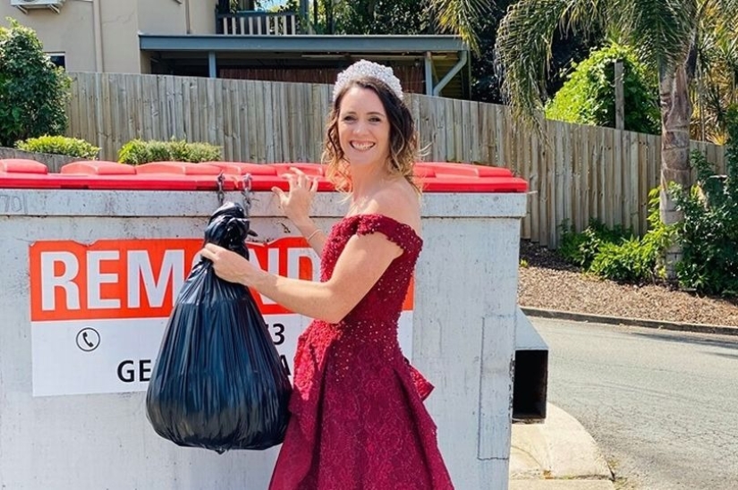 Front exit: during quarantine, people take out the trash in evening dresses and funny costumes