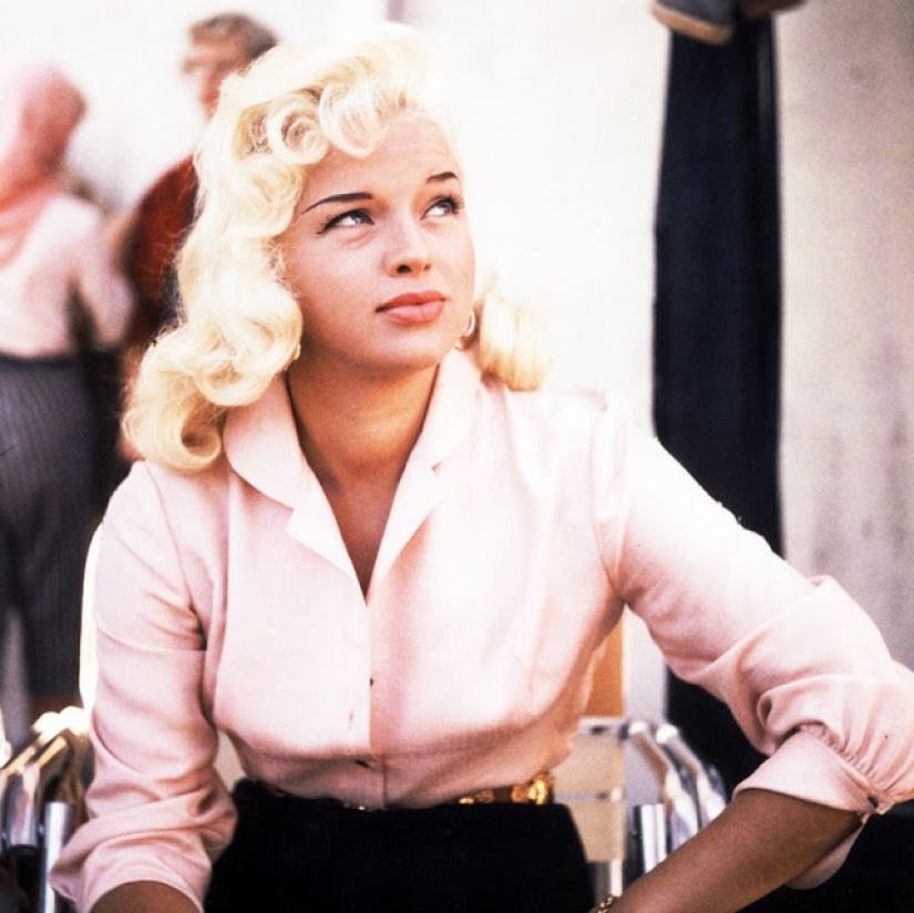 Gentlemen prefer blondes: 17 star beauties from the 50s, for whom our grandfathers could pine
