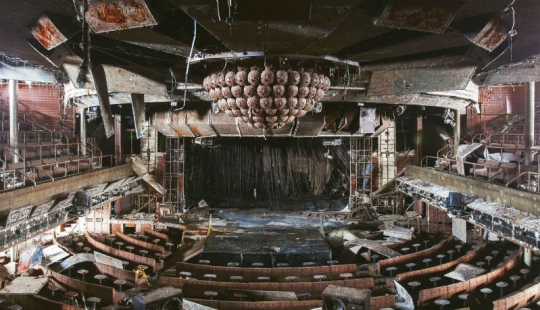 German photographer made his way inside the sunken liner "Costa Concordia"