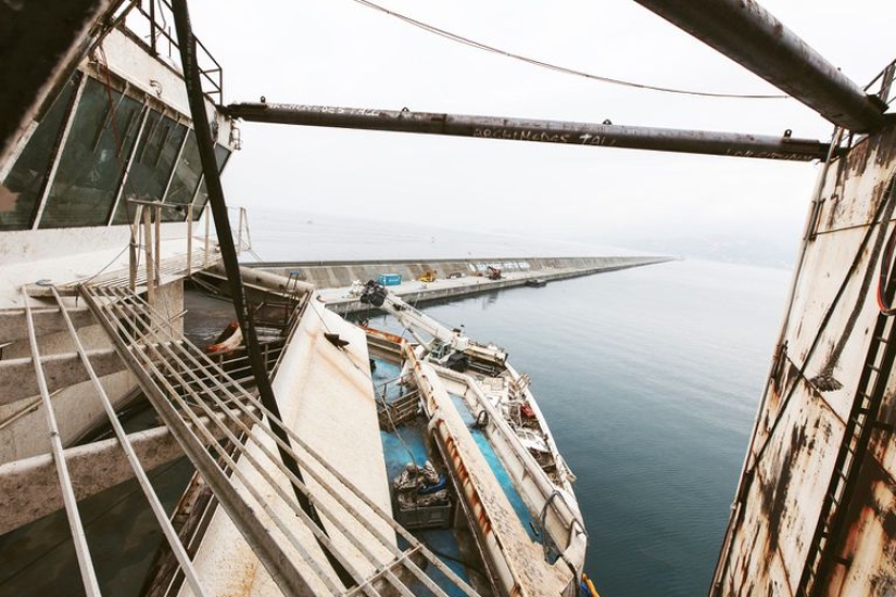 German photographer made his way inside the sunken liner "Costa Concordia"