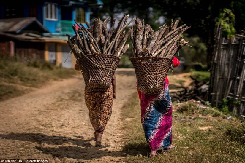 Girls of the Chin people get disfiguring tattoos on their faces so that they are not kidnapped