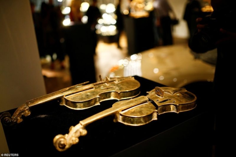 Golden Ferraris, violin and even Napoleon's throne: the main lots of Sotheby's "Midas Touch" auction