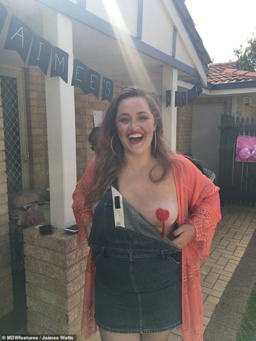 Goodbye, tits! The girls threw a party for a friend who had her breasts removed because of the threat of cancer