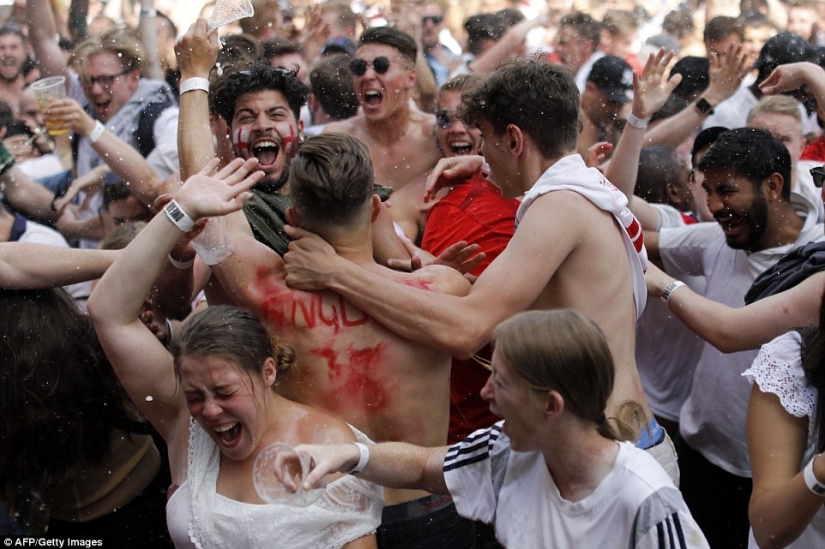 Gracias a Dios, no en Nikolskaya: cómo los fanáticos ingleses celebraron la victoria de su selección