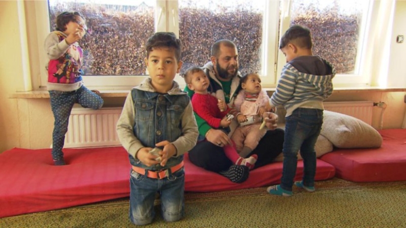 "Gracias, Angela Merkel": un truco de vida de un refugiado sirio, cómo vivir en familia gratis en Alemania
