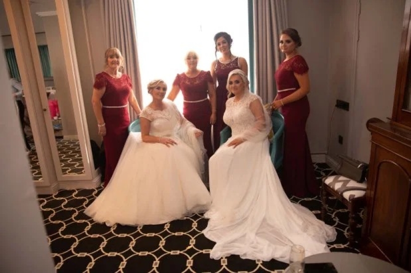 Happiness squared: mother and daughter played weddings on the same day