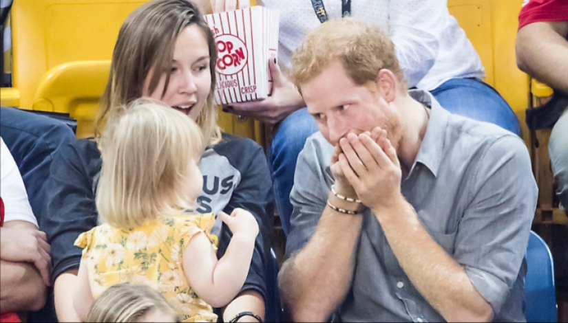 "Harry does not share food!": the British prince did not share a bucket of popcorn with a friend's little daughter