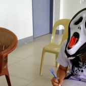 "Hats against cheating" Filipino students have conquered the Internet