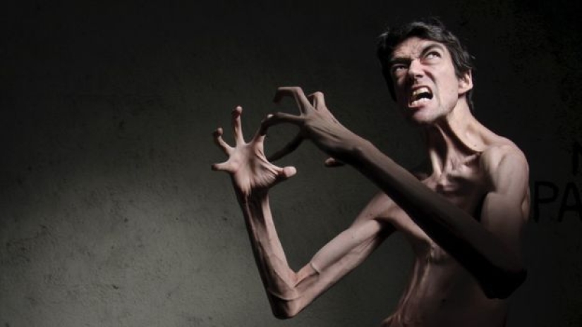 He is not known only by sight: Javier Botet is an actor who plays monsters