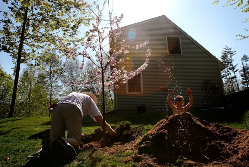 Heavy and beautiful photos documenting the love of a young dying mother