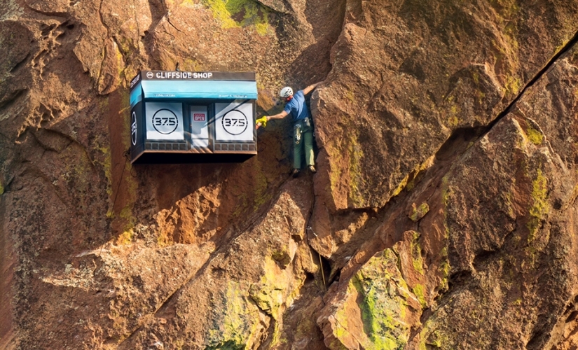 "Hello, do you have oxygen?" In the USA, a shop for climbers has opened on a sheer cliff