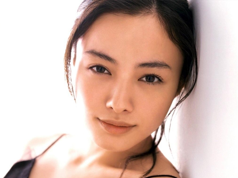 Hit parade of the most beautiful Japanese models: 15 photos