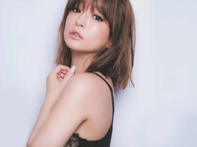Hit parade of the most beautiful Japanese models: 15 photos