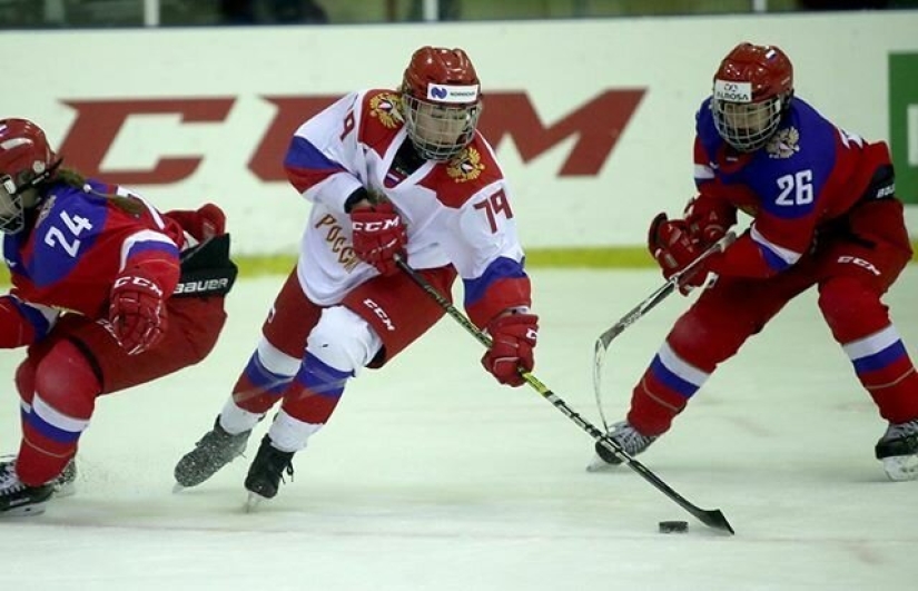 Hockey, ternura y miles de colores: un calendario con chicas de la Liga Rusa de Hockey Femenino